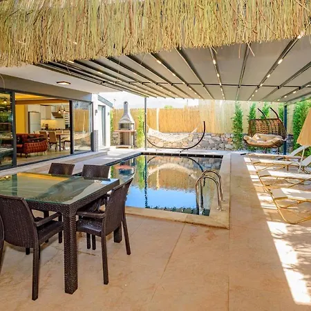 Soeguet 2 - 4 Bedroom With Jacuzzi In * Fethiye