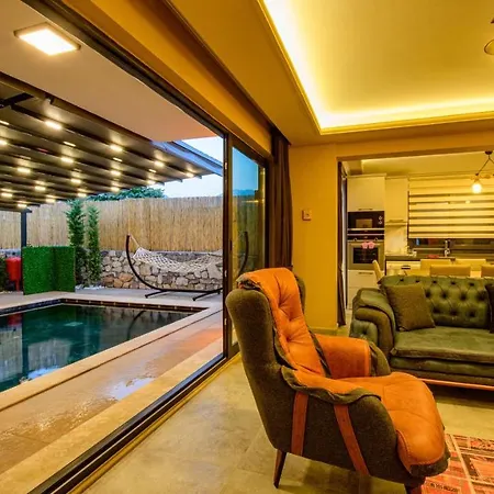 Soeguet 2 - 4 Bedroom With Jacuzzi In Willa Fethiye