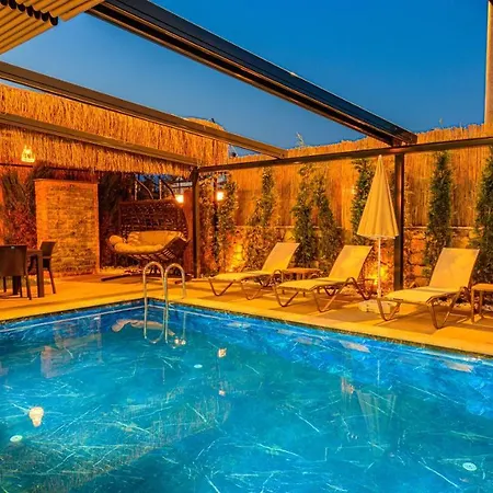 Soeguet 2 - 4 Bedroom With Jacuzzi In Fethiye