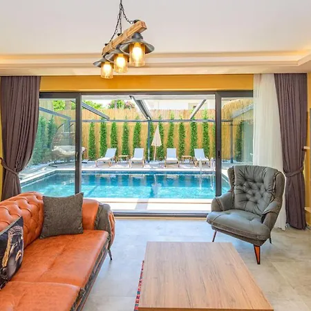 Soeguet 2 - 4 Bedroom With Jacuzzi In Willa Fethiye