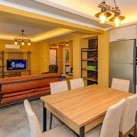 Soeguet 2 - 4 Bedroom With Jacuzzi In Willa Fethiye