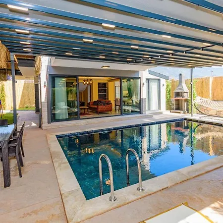 Soeguet 2 - 4 Bedroom With Jacuzzi In Willa Fethiye