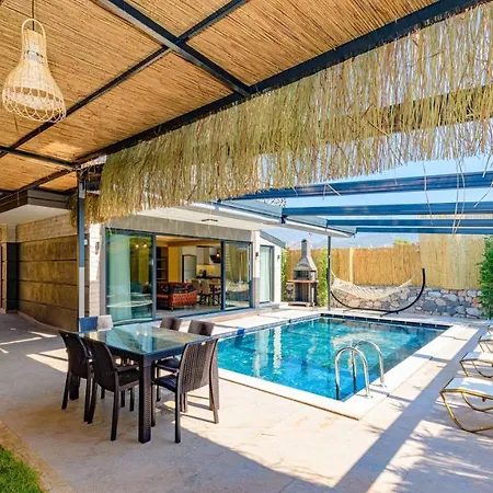Soeguet 2 - 4 Bedroom With Jacuzzi In Fethiye