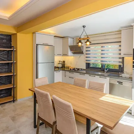 Söğüt 2 - 4 Bedroom With Jacuzzi In