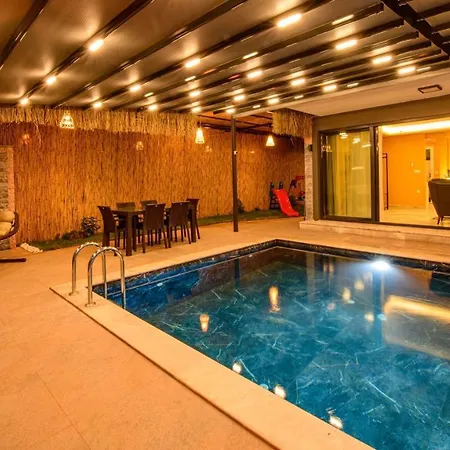 Villa Söğüt 2 - 4 Bedroom With Jacuzzi In