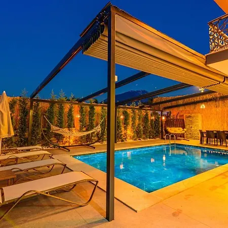 Söğüt 2 - 4 Bedroom With Jacuzzi In