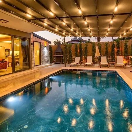 Villa Söğüt 2 - 4 Bedroom With Jacuzzi In