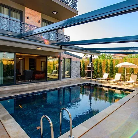 Söğüt 2 - 4 Bedroom With Jacuzzi In *