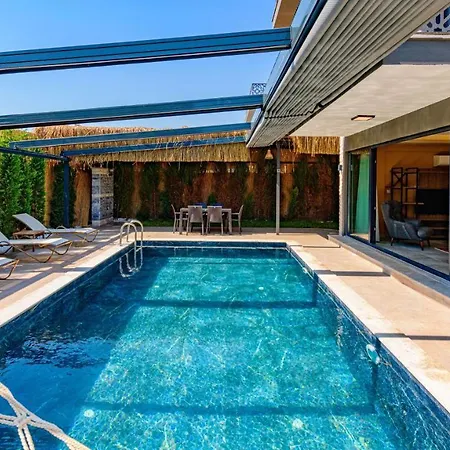 Söğüt 2 - 4 Bedroom With Jacuzzi In *