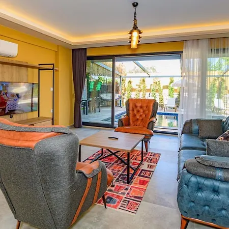 Soeguet 2 - 4 Bedroom With Jacuzzi In Fethiye