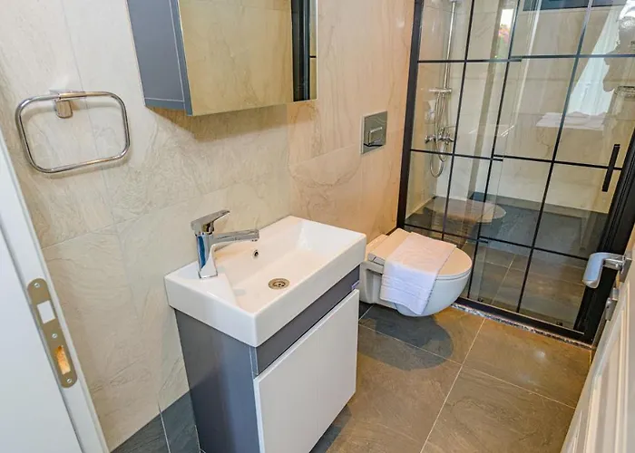 Soeguet 2 - 4 Bedroom With Jacuzzi In Fethiye