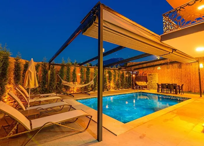 Söğüt 2 - 4 Bedroom With Jacuzzi In
