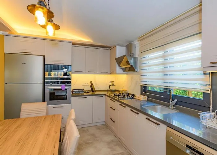 Söğüt 2 - 4 Bedroom With Jacuzzi In