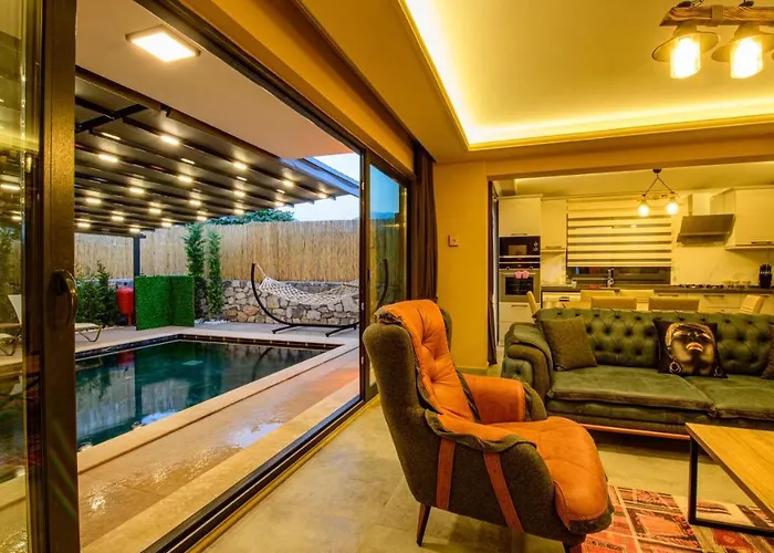 Soeguet 2 - 4 Bedroom With Jacuzzi In Villa Fethiye