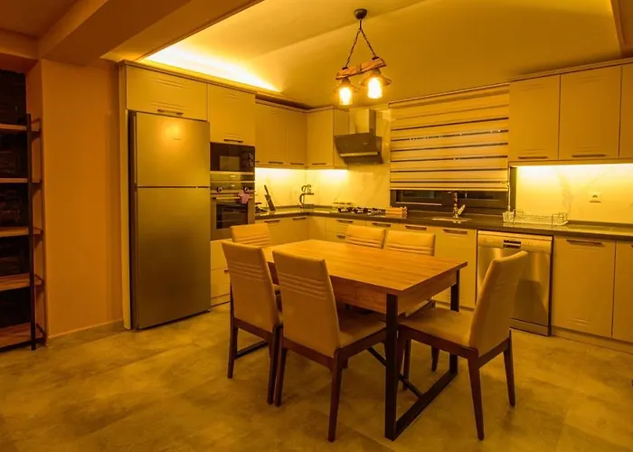 Soeguet 2 - 4 Bedroom With Jacuzzi In Fethiye