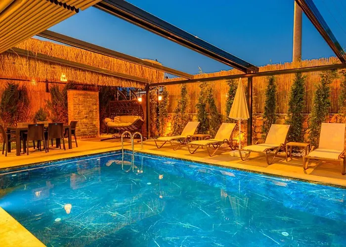 Soeguet 2 - 4 Bedroom With Jacuzzi In Fethiye