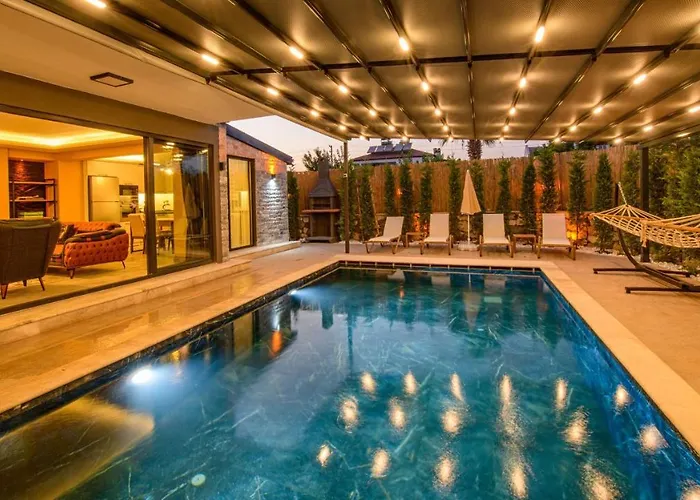 Villa Söğüt 2 - 4 Bedroom With Jacuzzi In