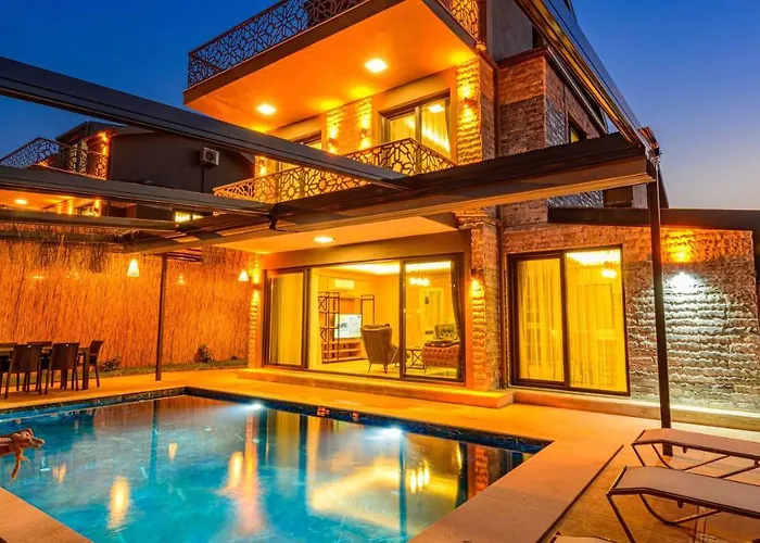 Söğüt 2 - 4 Bedroom With Jacuzzi In