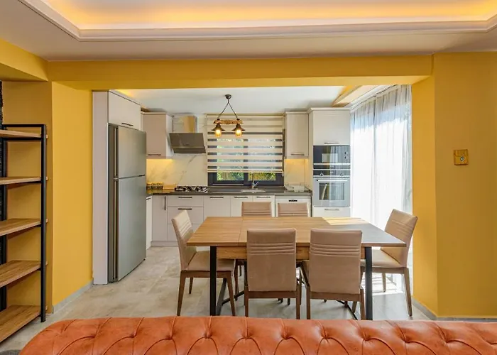 Soeguet 2 - 4 Bedroom With Jacuzzi In Villa Fethiye