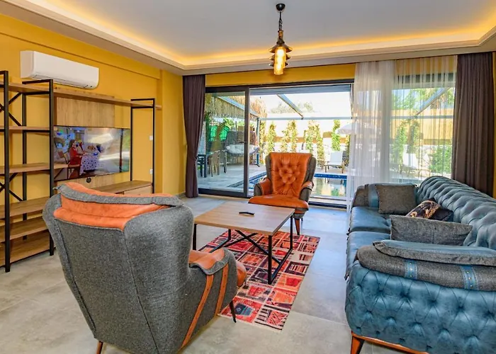 Soeguet 2 - 4 Bedroom With Jacuzzi In Fethiye
