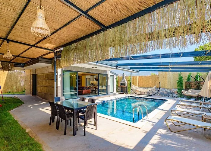 Soeguet 2 - 4 Bedroom With Jacuzzi In Fethiye
