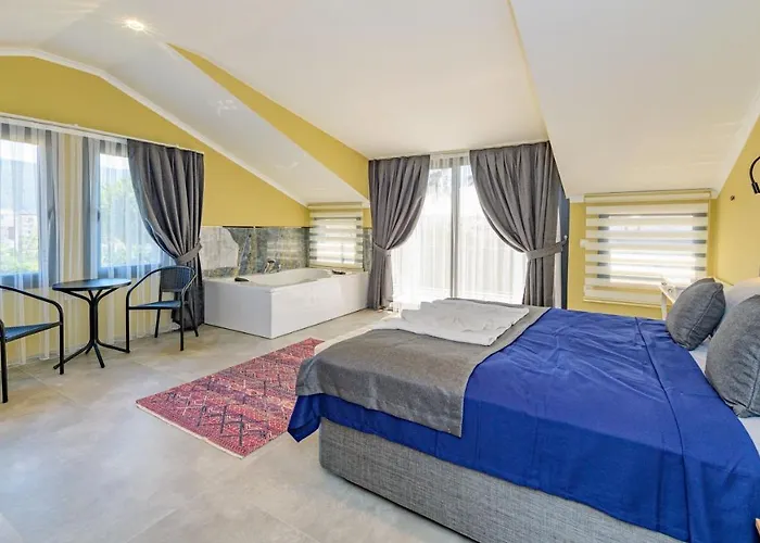 Soeguet 2 - 4 Bedroom With Jacuzzi In * Fethiye