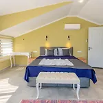 Soeguet 2 - 4 Bedroom With Jacuzzi In * Фетхие