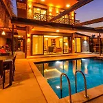 Soeguet 2 - 4 Bedroom With Jacuzzi In * Фетхие