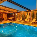 Soeguet 2 - 4 Bedroom With Jacuzzi In Фетхие