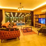 Soeguet 2 - 4 Bedroom With Jacuzzi In * Фетхие