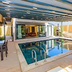 Soeguet 2 - 4 Bedroom With Jacuzzi In Вилла Фетхие