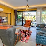 Soeguet 2 - 4 Bedroom With Jacuzzi In Фетхие