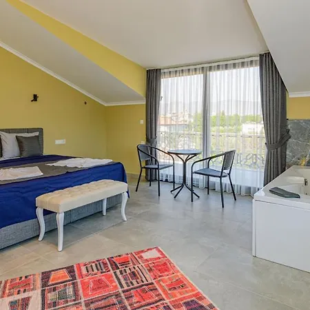 Soeguet 2 - 4 Bedroom With Jacuzzi In * Fethiye