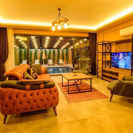 Soeguet 2 - 4 Bedroom With Jacuzzi In * Fethiye
